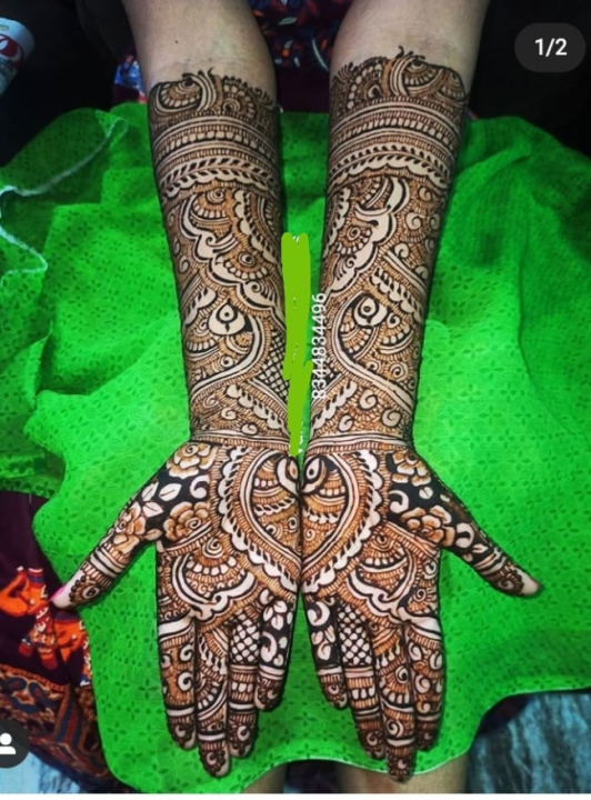 Vidhya mehandi artist